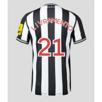 Camiseta Newcastle United Tino Livramento #21 Primera Equipación Replica 2023-24 mangas cortas